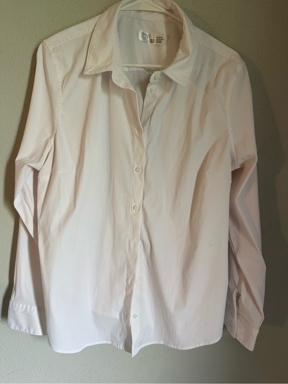 Time and Tru White Button-Up Shirt